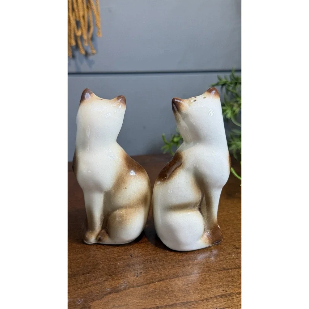 Vintage Salt & Pepper Shakers 4